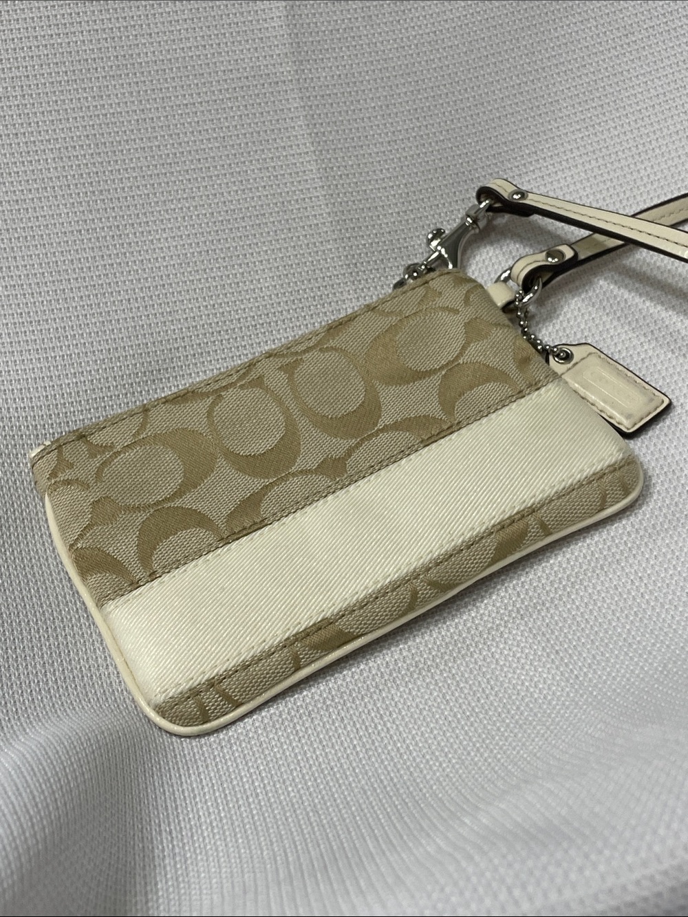 Coach Beige Signature Canvas Wristlet with Cream Stripe Pre-owned.